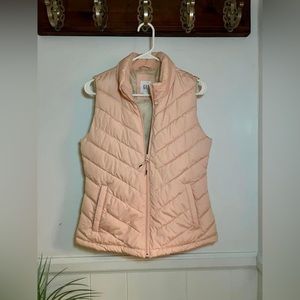 Brand: Gap
Size:small
Description: puffer vest